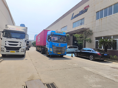 海外发货现场,四台LEISUWASH 360卓越型洗车机发往法国图卢兹