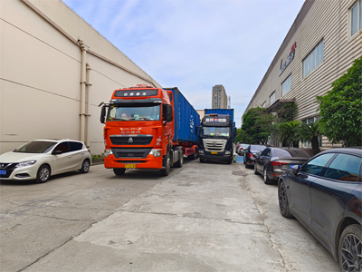 海外发货现场,两台LEISUWASH SG和一台360高压无接触自动洗车机发往韩国天安市