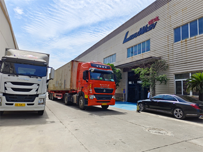 海外发货现场,两台LEISUWASH SG仿形高压无接触自动洗车机发往韩国天安市