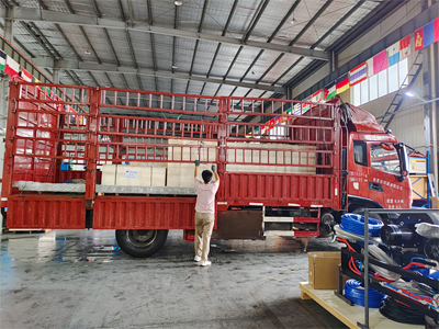 海外发货现场， LEISUWASH S90旗舰型高压无接触洗车机发往英国