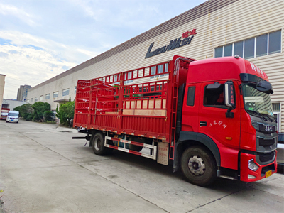 发货现场，LEISUWASH S90旗舰型洗车机发往江苏省扬州市中国石化加油站